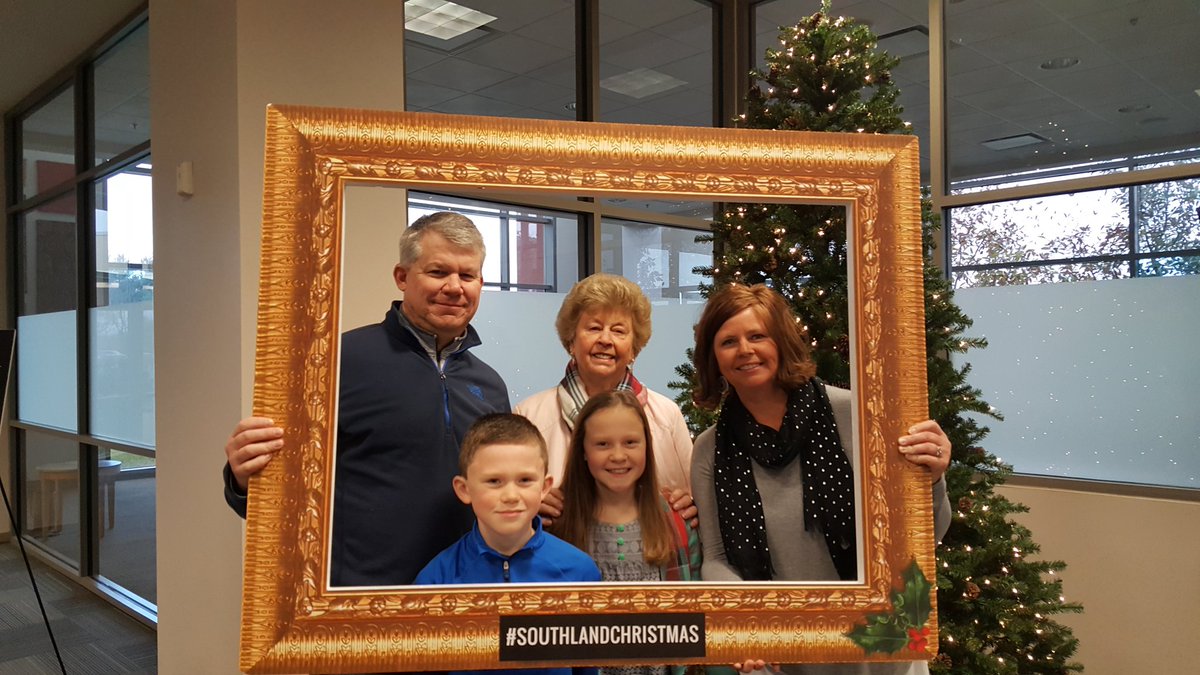jaybusby's tweet photo. #southlandchristmas https://t.co/IZfv8WIpGT
