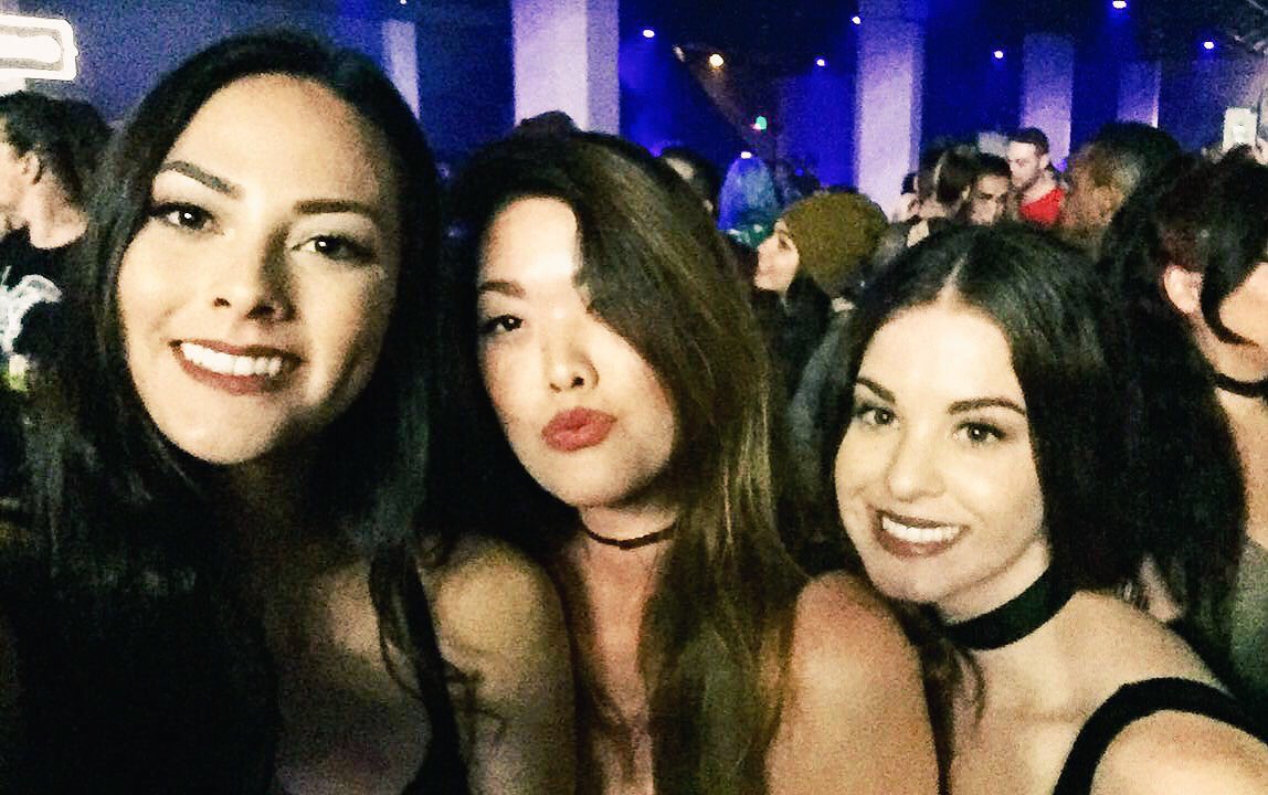sandishamunee's tweet photo. LAST NIGHT WAS EVERYTHING WITH MY SPICE BABES @FLOSSTRADAMUS @DILLONFRANCIS ✨🌠⚠️ #dillstradamus #idgafos #hydfest https://t.co/sbBLFhPvOb