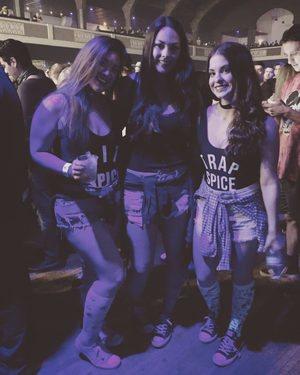 sandishamunee's tweet photo. LAST NIGHT WAS EVERYTHING WITH MY SPICE BABES @FLOSSTRADAMUS @DILLONFRANCIS ✨🌠⚠️ #dillstradamus #idgafos #hydfest https://t.co/sbBLFhPvOb