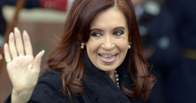Cronica_ok's tweet photo. El saludo y deseo de Cristina para estas fiestas https://t.co/qzywYQ4e0v #LTA #FelizNaviadad #RayPatterson https://t.co/pjflDrQVKU 🤡 https://t.co/H4sF6ypgWU