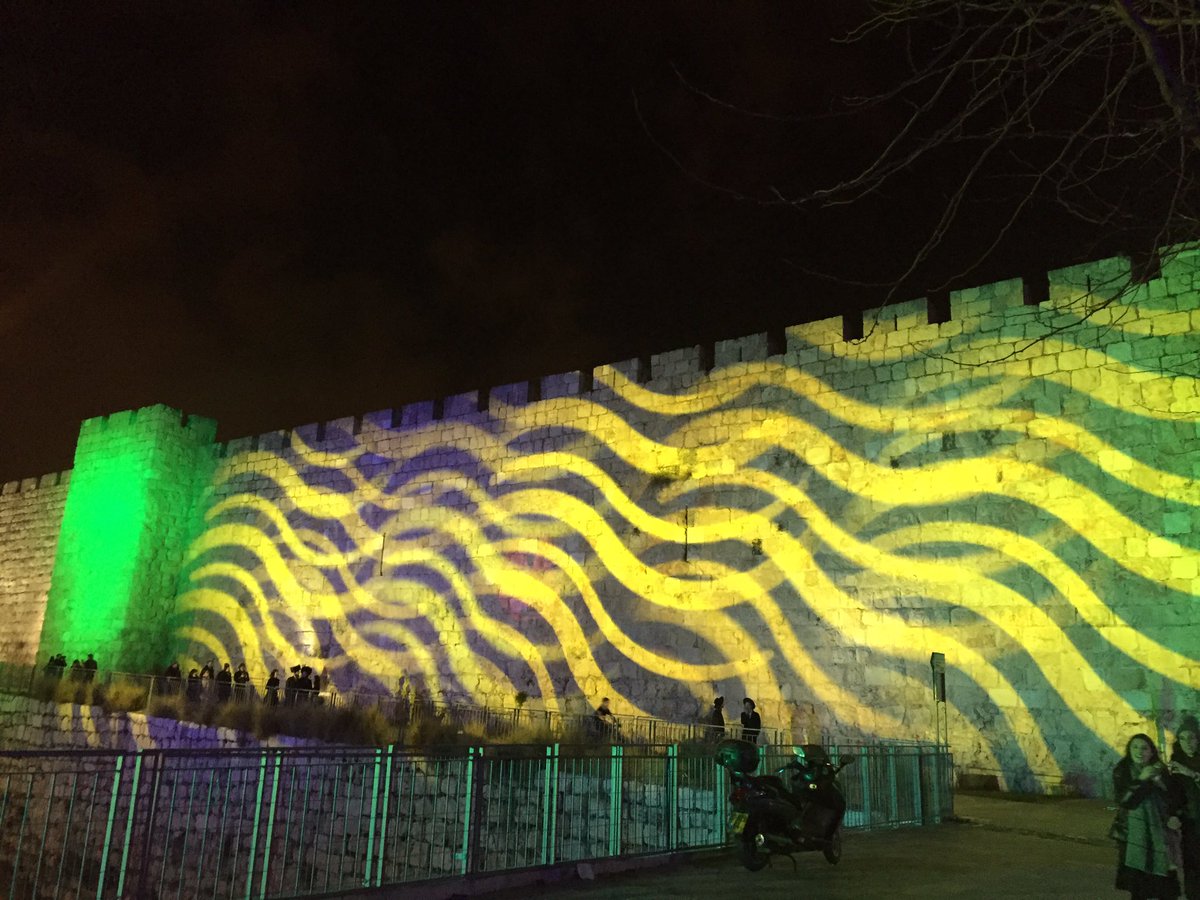 sfrantzman's tweet photo. .#Jerusalem #Israel celebrates #Chanukah #Hanukkah #Hanuka #HappeningNow Old City #walls #stobe #history #Jewish #holiday https://t.co/Tn0n7bLG3H