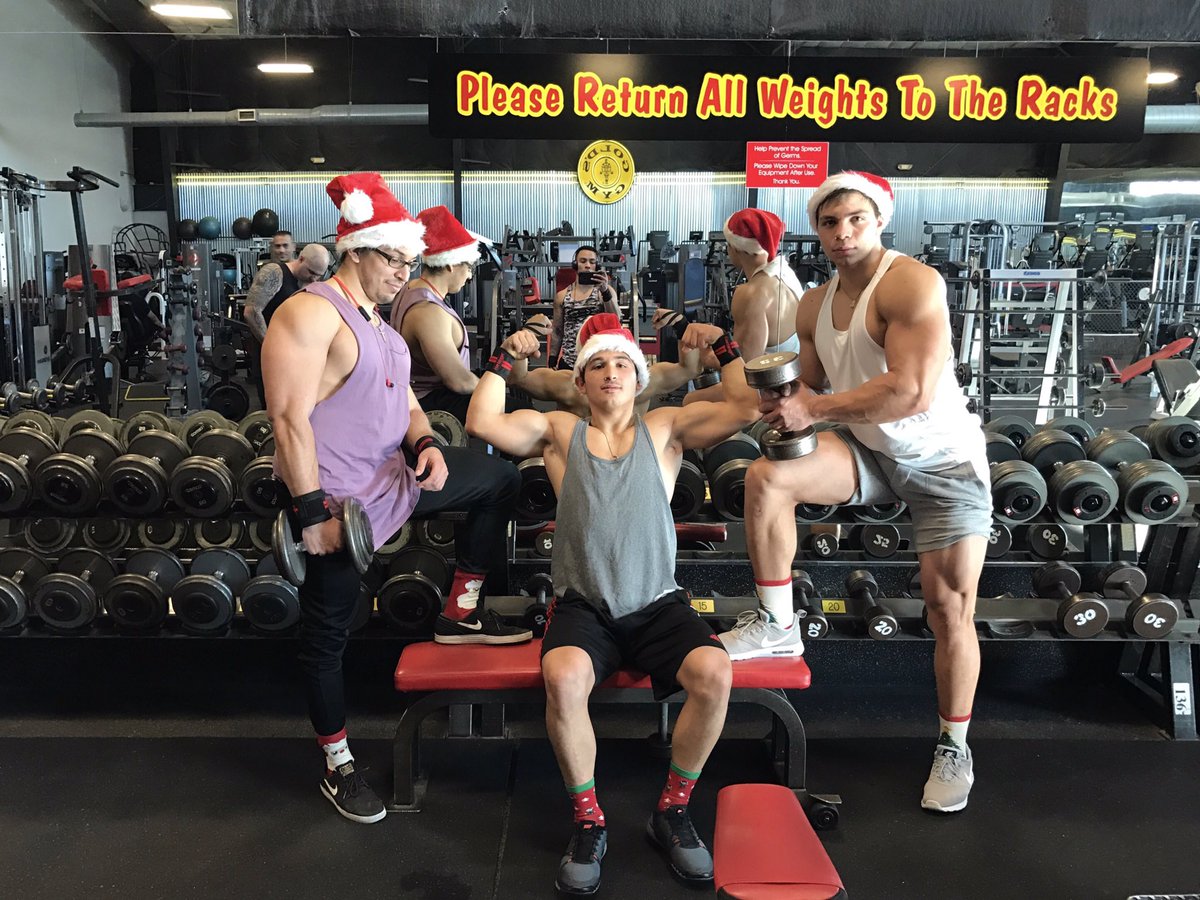 yonyfit's tweet photo. Santas Squad doesnt skip the gym even the night before Christmas Merry 🎄Liftmas Guys 💪🏽#DontSkipLegDay #EDIAD @Joelvilla07 @Vegaman18 https://t.co/RtbaO8KLVf