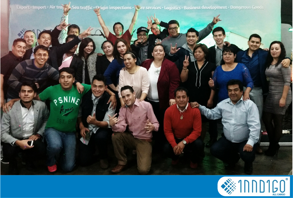 Inndigomx's tweet photo. Celebración de fin de año INNDIGO
Parte de nuestro equipo durante la celebración de fin de año en compañía de la mejor banda @soma
#inndigo https://t.co/HQMBIjwOsg