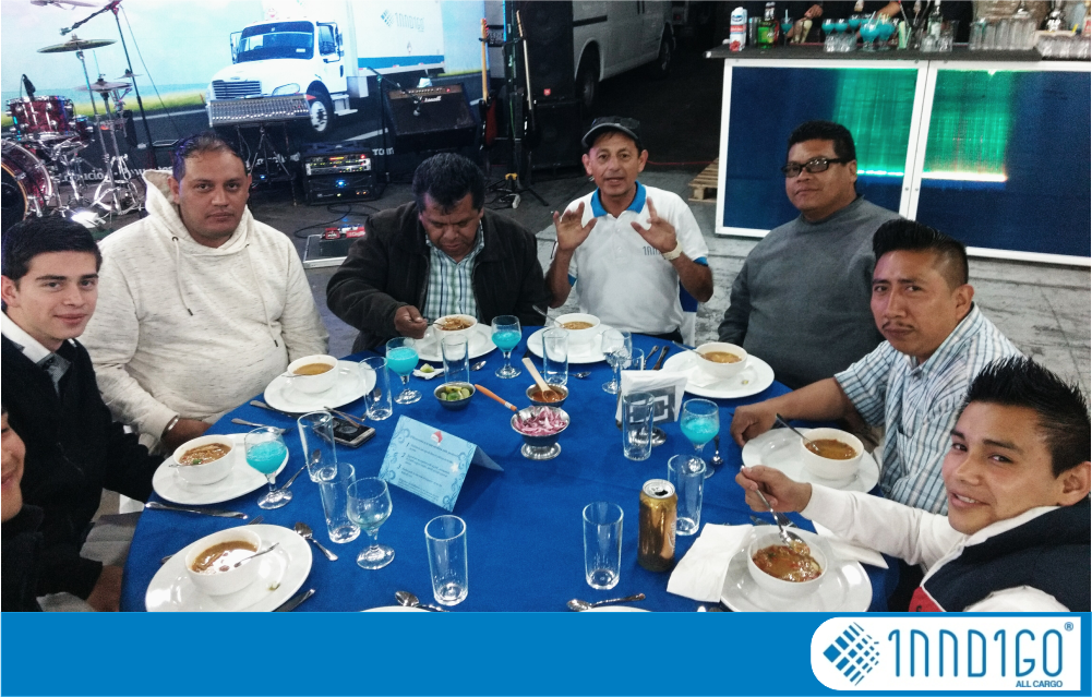 Inndigomx's tweet photo. Celebración de fin de año INNDIGO
Parte de nuestro equipo durante la celebración de fin de año en compañía de la mejor banda @soma
#inndigo https://t.co/HQMBIjwOsg