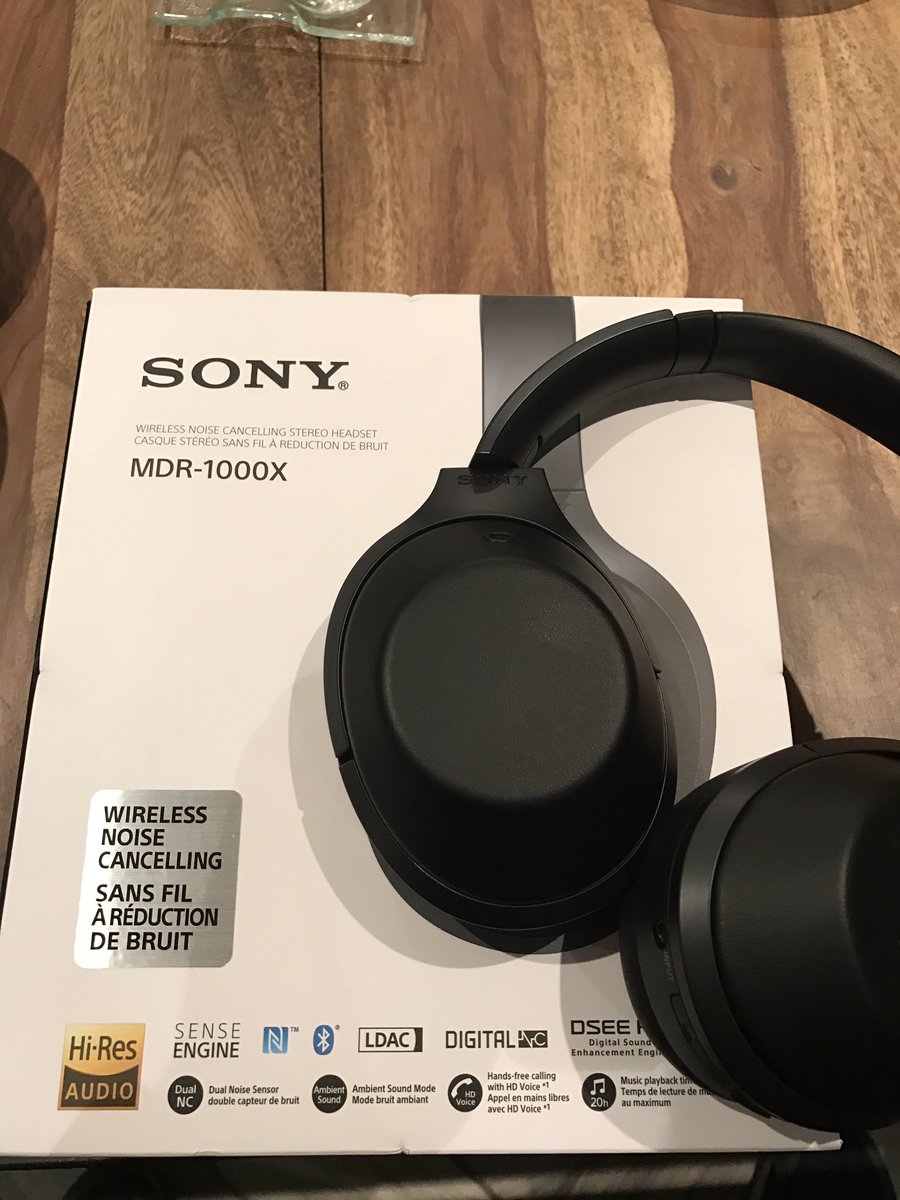 Raymsb's tweet image. Auto cadeau de Noël #sony #mdr1000x