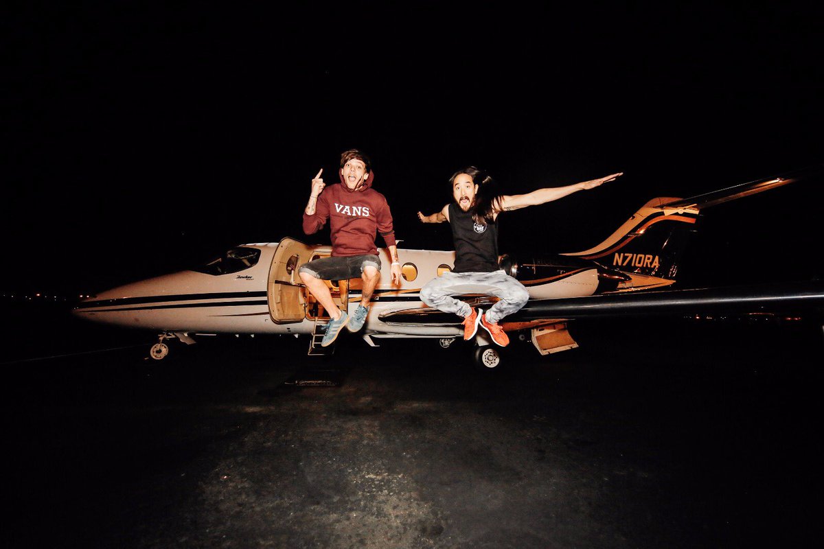 #aokijump #746. The Aoki x @Louis_Tomlinson #JustHoldOn Jump. Las Vegas NV. November 2016. Happy Birthday!!! 🎂🎂🎂🎂🎂 https://t.co/CloxROPFWZ