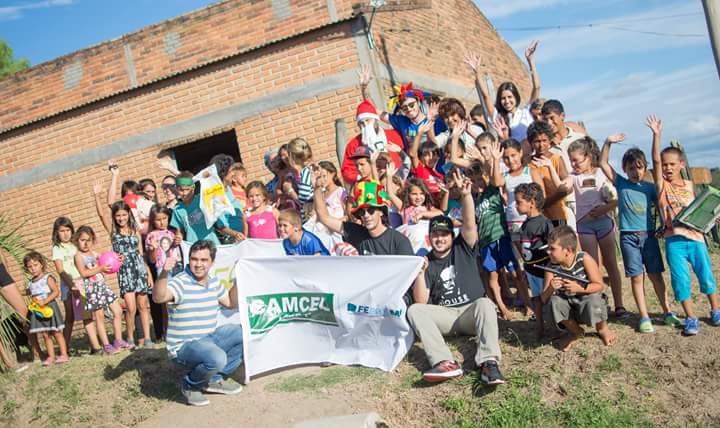 zonajovencl's tweet photo. Un éxito Un juguete, una Sonrisa. 
Gracias a todos los que apoyaron y creyeron en esto. Gracias!!! https://t.co/AjPLar7ISB