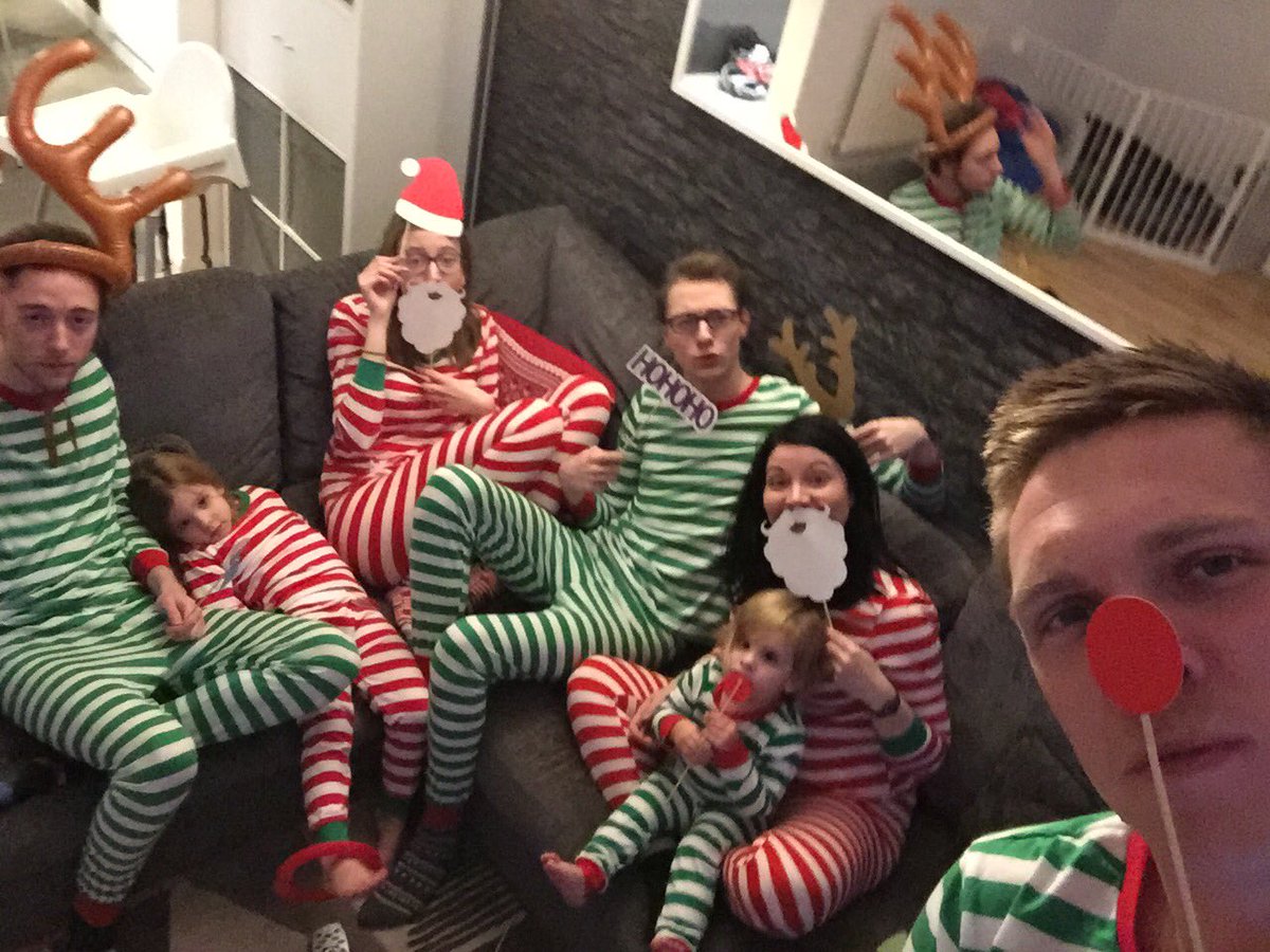 tinkerandtotsy's tweet photo. Happy Christmas Eve everyone! #pyjamagoals #twinningiswinning #tinkerdidnotwanttobeinthispic #youcantellbyhergrumpyface #family https://t.co/7pMf5LbIJI