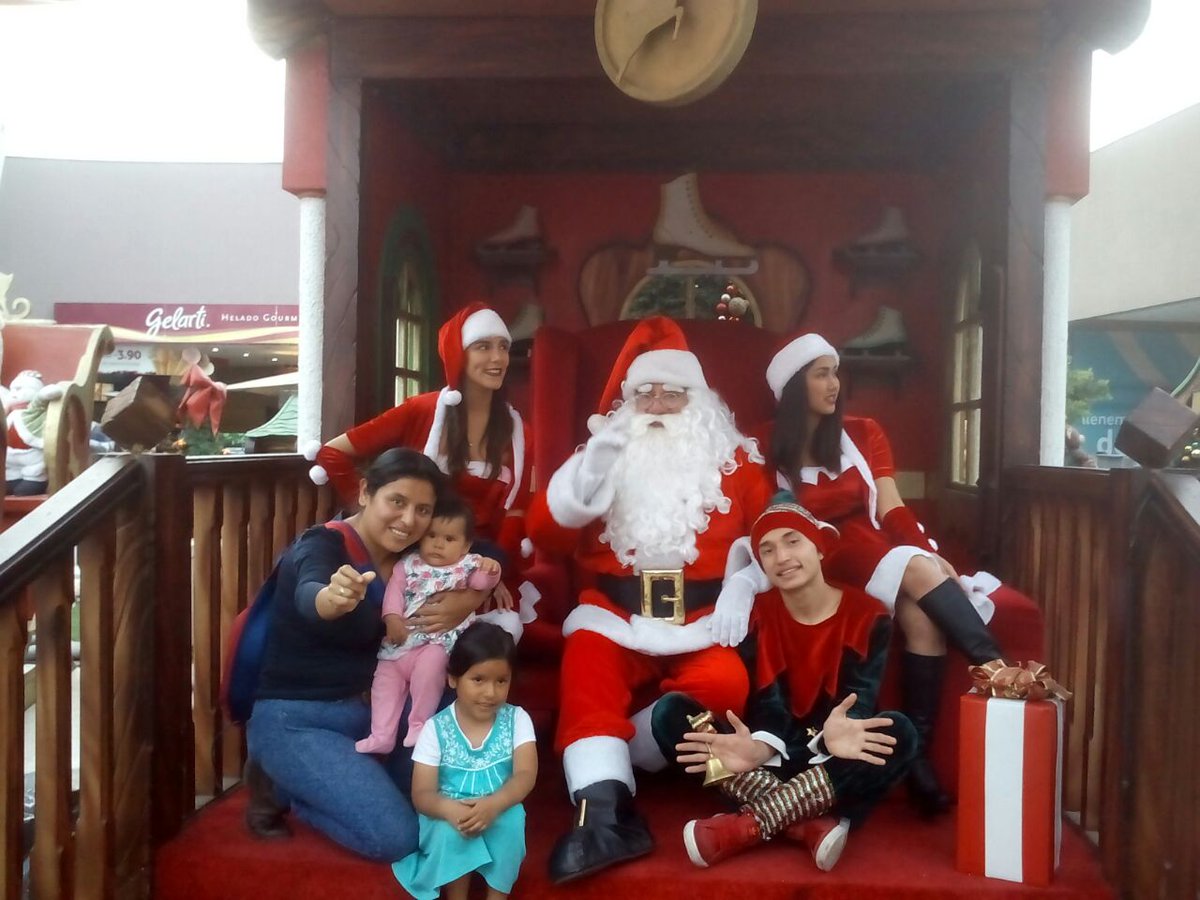 27limarcelo's tweet photo. En una fecha especial para mis nenitas #Ivanny y #Solansh junto a @carmentn83 salud con @CocaColaPe #FelízNavidad https://t.co/oo7ri4TdsL