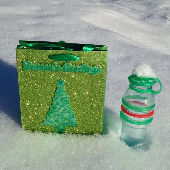 glassisback's tweet image. #SeasonsGreetings #HappyHolidays #MerryChristmas #Peace #Love #Joy ❄️🎄🎁🎅🏻