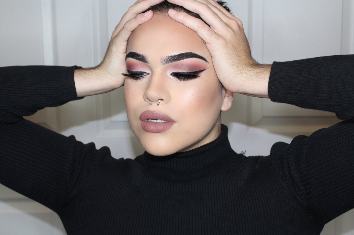 robyn_sinn's tweet photo. Debating if I should film this or not. New Years party look using the @ABHcosmetics modern renaissance palette! https://t.co/oANyI7KBMN