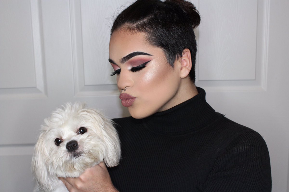 robyn_sinn's tweet photo. Debating if I should film this or not. New Years party look using the @ABHcosmetics modern renaissance palette! https://t.co/oANyI7KBMN