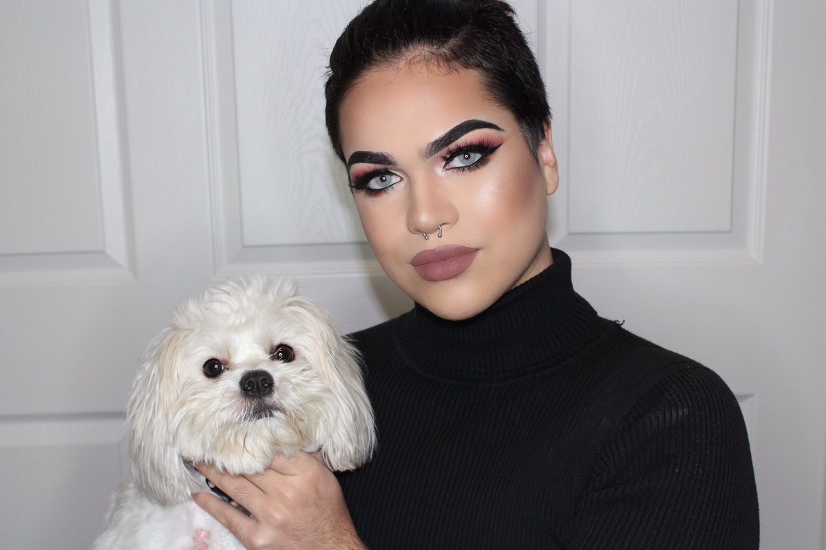 robyn_sinn's tweet photo. Debating if I should film this or not. New Years party look using the @ABHcosmetics modern renaissance palette! https://t.co/oANyI7KBMN