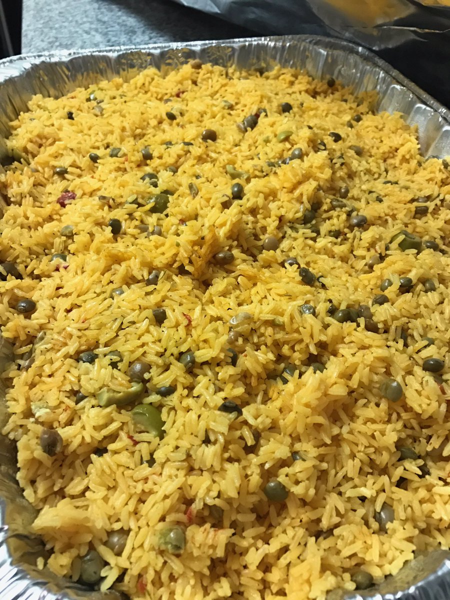NatashaGeigel's tweet photo. Had to make 2 pots to fill this tray!!! #arrozcongandules #nochebuena #christmaseve #boricua #cocina #ithrowdown #tashcancook https://t.co/LDGwEGci67