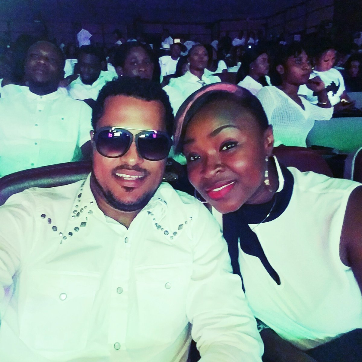 iam_vanvicker's tweet photo. The show is on the roll... #D2R2016 #ygf #vanvicker https://t.co/Xnplr8eqPt