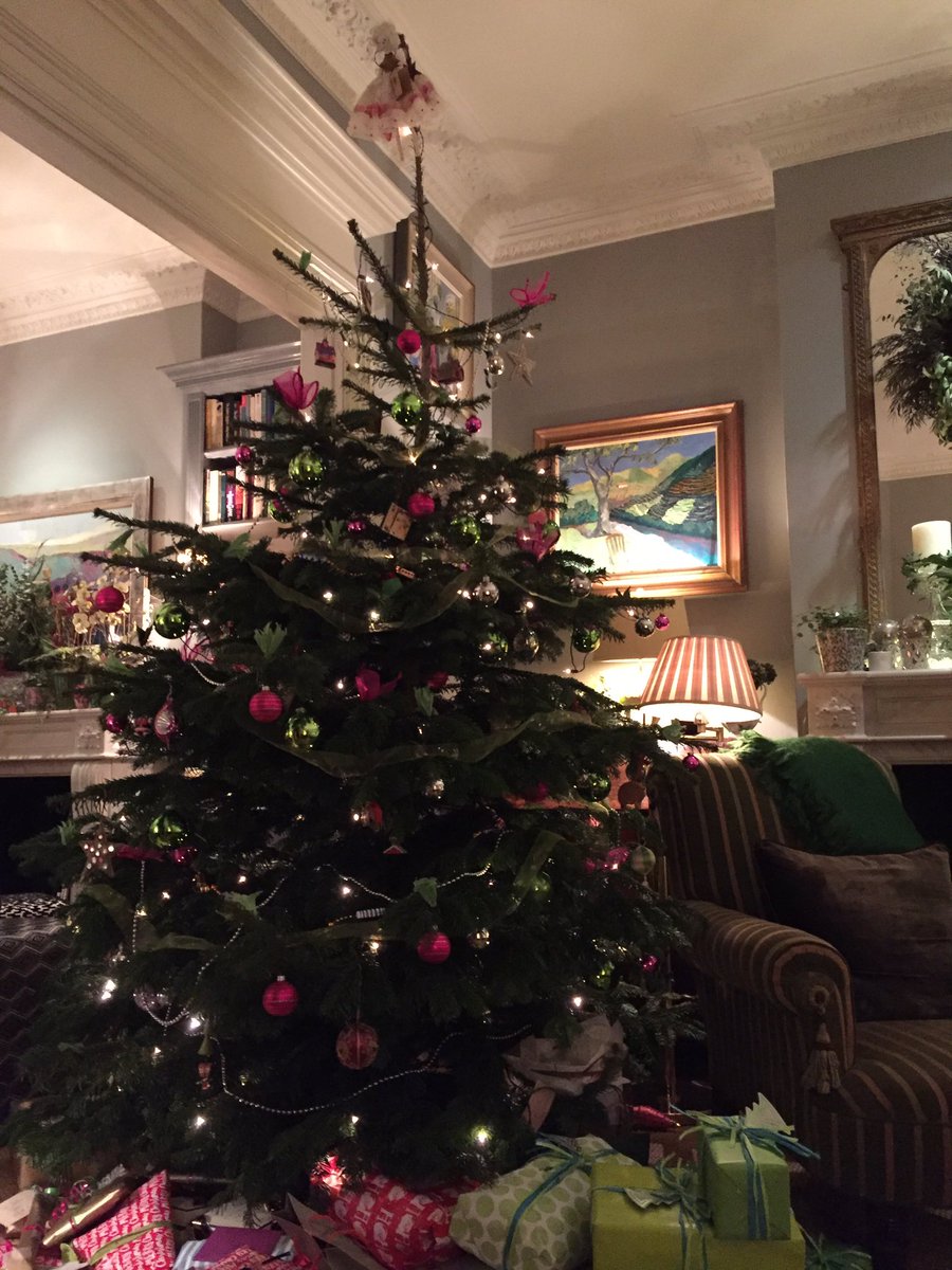ButterWakefield's tweet image. Wishing all you in Twitter Land a super special restful relaxing and the very HAPPIEST Christmas! #loveachristmastree🎄#presentsunderthetree