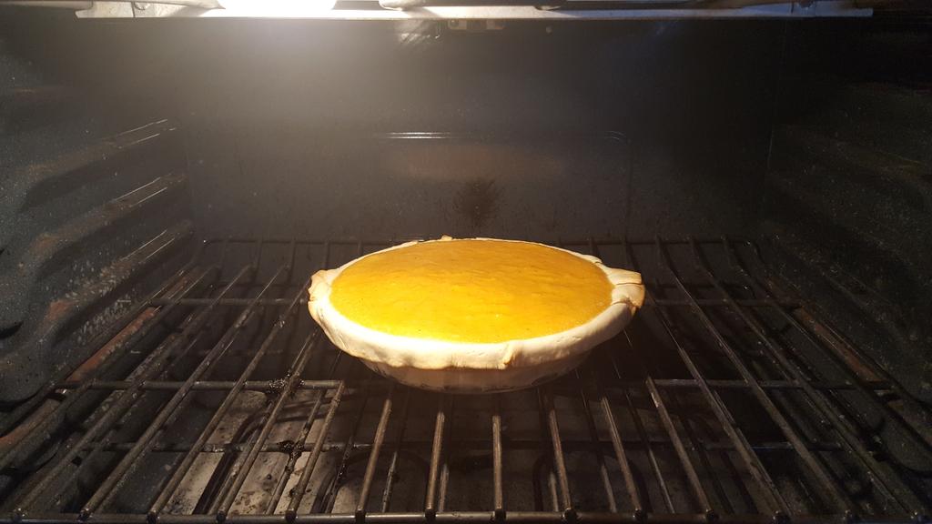 NotGreenie's tweet photo. Here goes nothing. #FirstTimeRecipe #SweetPotatoPie #GonnaMakeYouFat https://t.co/b6P1PedxgC