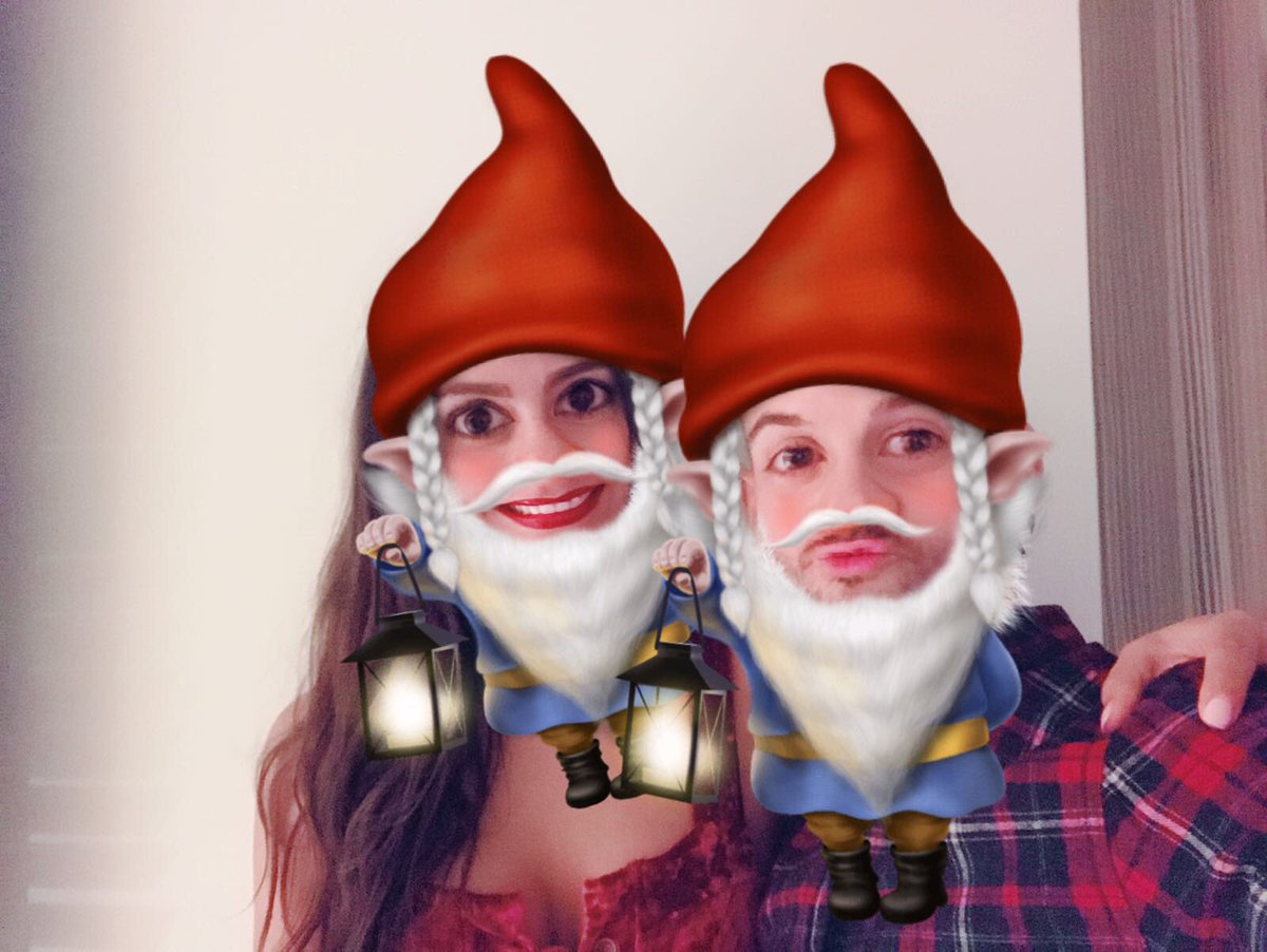 Dabizdiverxo's tweet photo. Feliz Navidad !!! Merry Christmas !!!! 
Que el mundo ❌⭕ te ilumine!!!!
Love you Pedrochita Mia @CristiPedroche !!!!!!!
🐽🐽🐽🐽🐽🐽⚡⚡⚡⚡⚡⚡ https://t.co/LtZDsCda8b