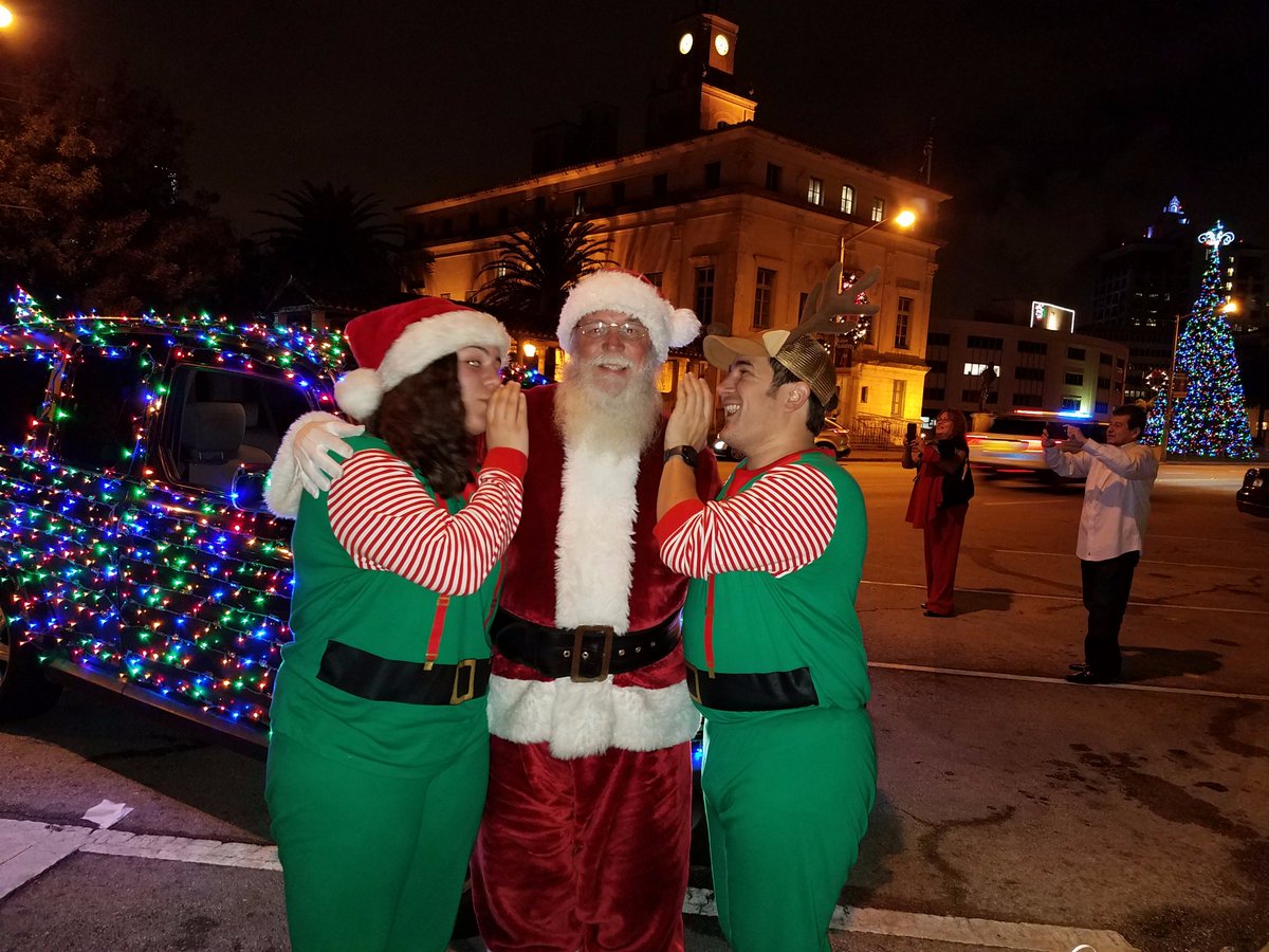 THE305GUY's tweet photo. On the 2nd night before Christmas, #786CHICK &amp; #305GUY met up with #Santa in #CoralGables to tell him what we both want most this #Christmas https://t.co/aIIVmpxEVX