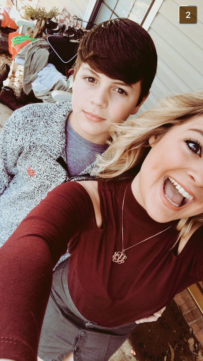 lanier_taylor's tweet image. I like pics even tho my face is still swollen! #wisdomteethprobs