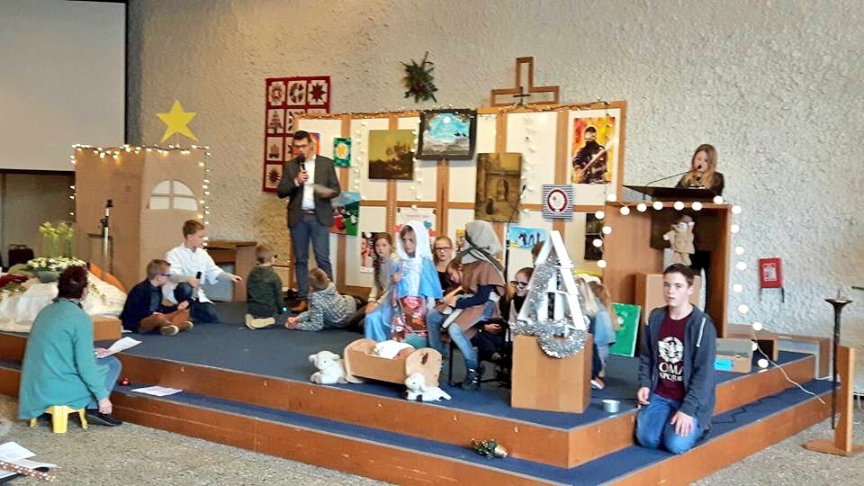 martijndejong_'s tweet photo. Geweldig #kinderkerstfeest in @debronalphen. Volle bak, leuke musical en mooie liederen #kerstnachtdienst #forkids #doorkids https://t.co/rTXxFNsEQV