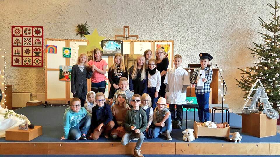 martijndejong_'s tweet photo. Geweldig #kinderkerstfeest in @debronalphen. Volle bak, leuke musical en mooie liederen #kerstnachtdienst #forkids #doorkids https://t.co/rTXxFNsEQV