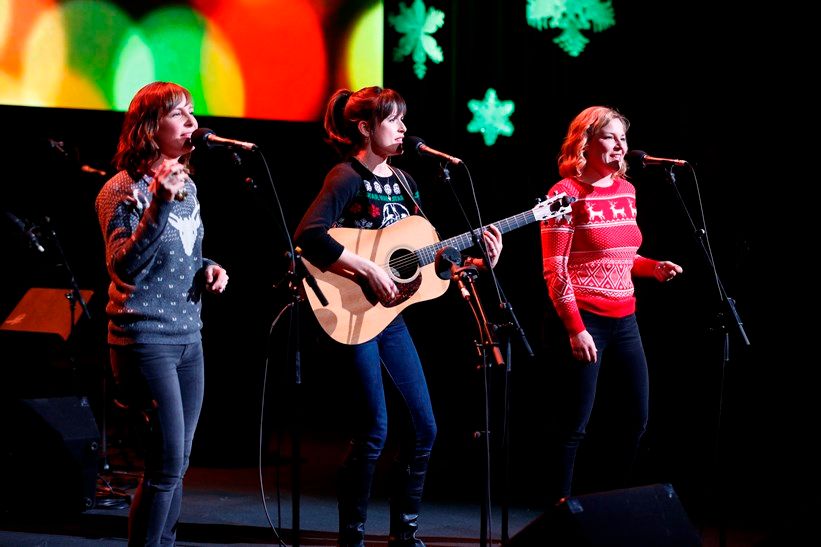 CBCBigCity's tweet photo. Still to come on today's #SOTS2016 Xmas Eve special, @Sloanmusic's Chris Murphy @riaisawake @enterwolfsaga @bmbpTO @goodlovelies. https://t.co/Q8GNz0MnpM