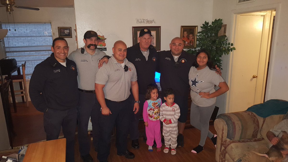 FWFFcharities's tweet photo. This is what Christmas is all about. We helped E25 deliver presents for some very deserving kiddos. #yourFWFD https://t.co/tKCwAAUV6l