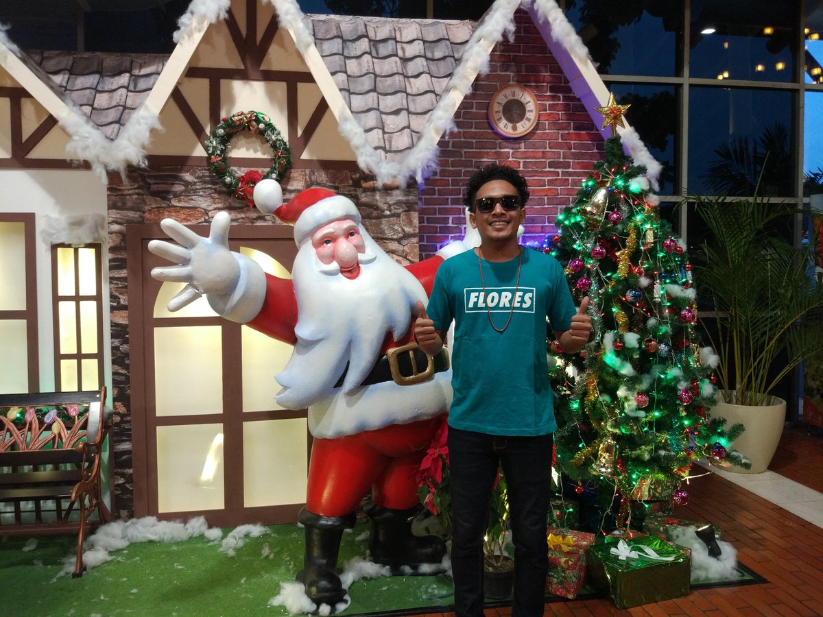 abdurarsyad's tweet photo. Selamat natal teman-teman. Damai selalu. Sukses :) https://t.co/wglxCQtnUO