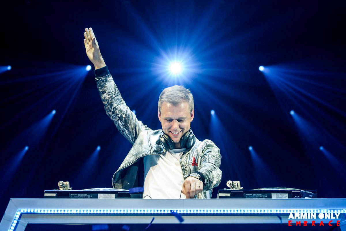 AvB_thisisme's tweet image. Happy 40th birthday to the man himself: @arminvanbuuren! Can you believe he's been a DJ for 20 years already?🎈