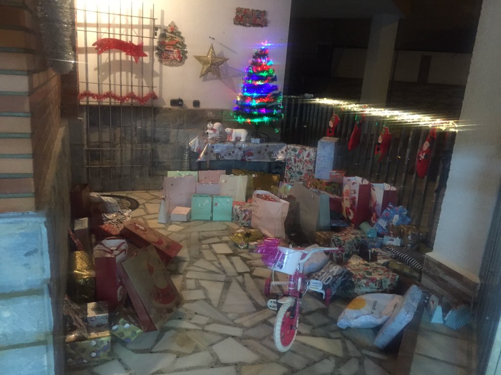 13Picon's tweet photo. Ya llegó papa noel!!!!! 🙈😊🎅🏻🎁🛍 https://t.co/GIsjUDQw6R