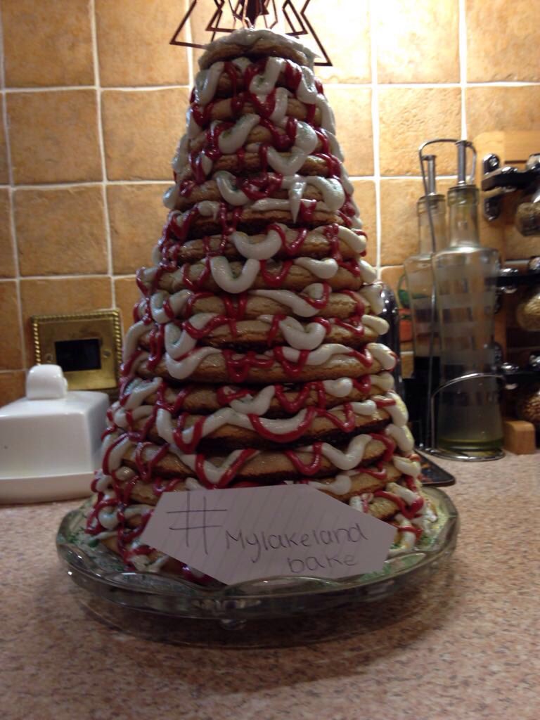 jackloynton11's tweet photo. #mylakelandbake @LakelandUK this is my Christmas kransekake perfect for any special occasion 🎅🏻❤️️ https://t.co/DOwME8uCpR