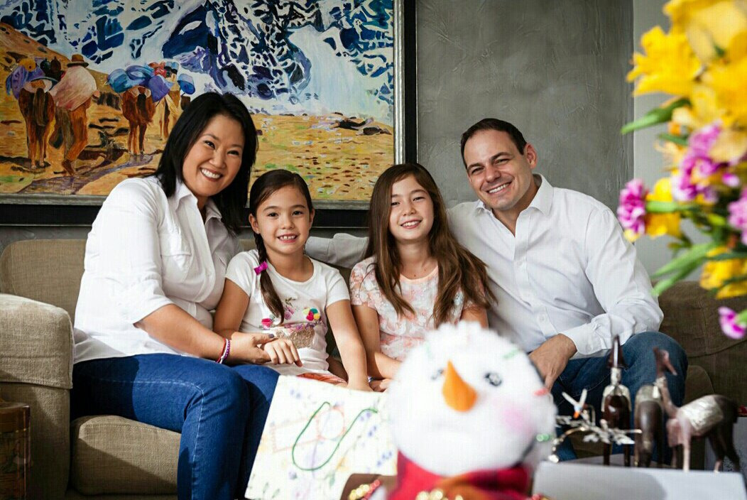 KeikoFujimori's tweet photo. Elevemos nuestras oraciones para dar gracias por los buenos momentos, por la salud y por la familia.
¡Que pasen todos una Feliz Navidad! https://t.co/KLgovhMMoP