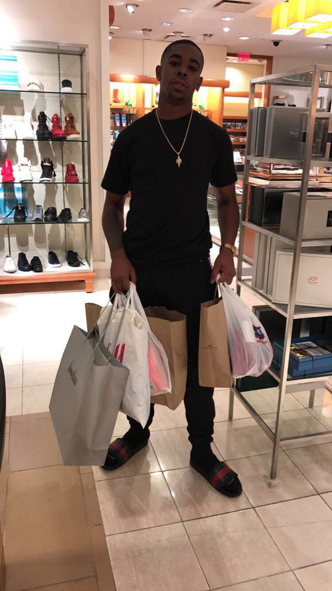 bankrollquen's tweet photo. Splash Splash ๐ฆ๐ฆ BankrollQuen Nigga Y'all niggas better get y'all weight up #ImOnly16 #2017EverythangDesigner ๐๐๐ค๐ฝ๐ค๐ฝ๐ https://t.co/UmzRDRUbg5