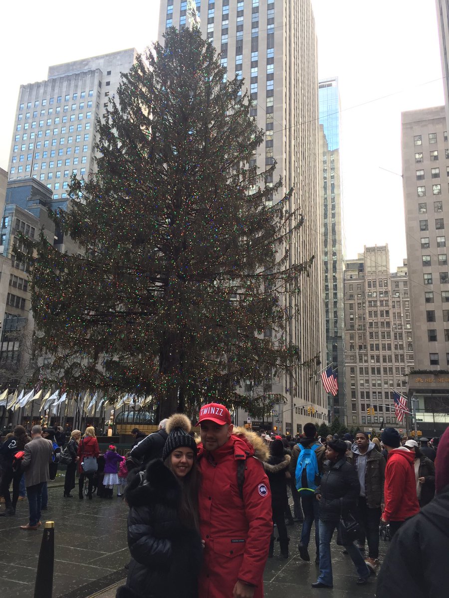 Merry Christmas to you all from NYC having the best time ever with my <a href="/ZoeGreen6/">Zoe Green</a> ❤️🇺🇸🎄🎅🏻🍻⛄️