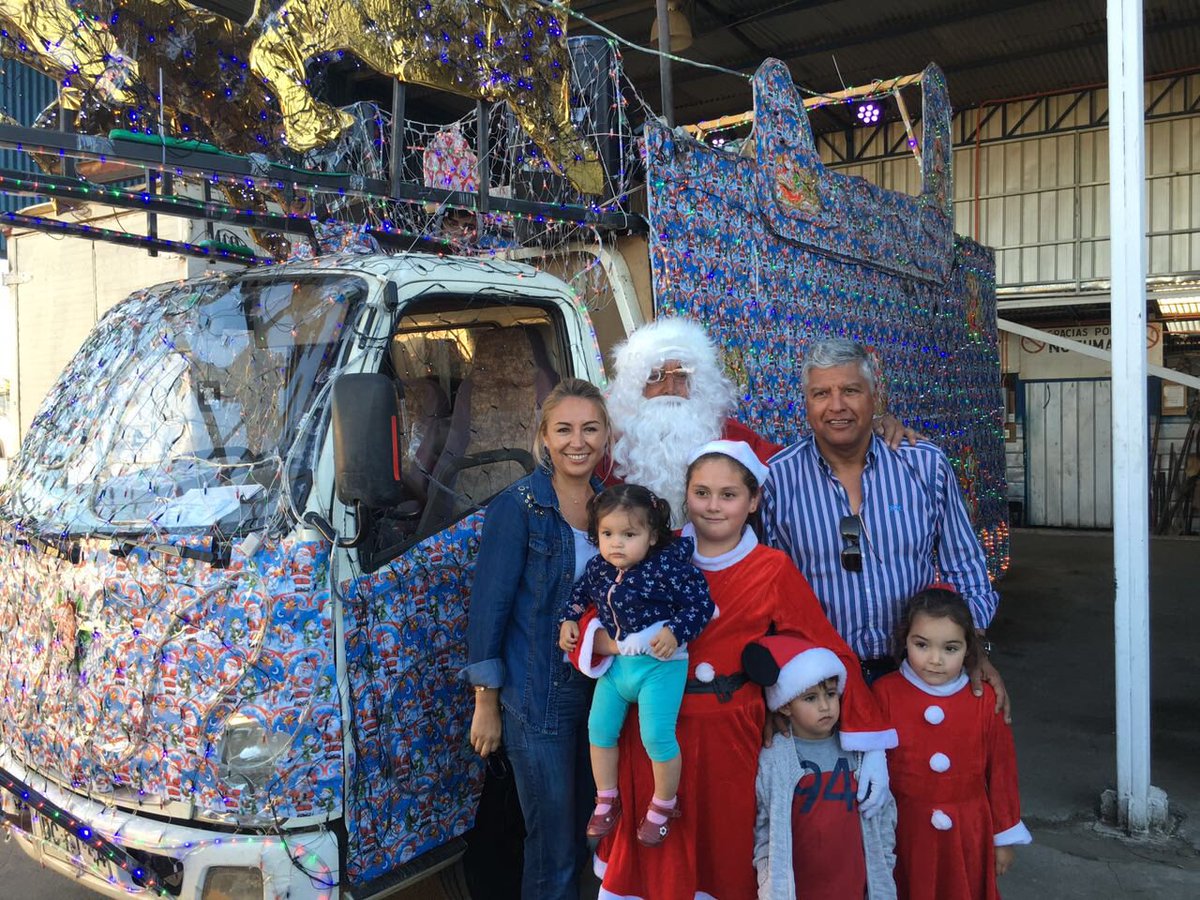 JorgeCastroValp's tweet photo. ¡Grande Jaimito por alegrar a los niños de Placilla en esta festividad 🎄! https://t.co/VDCRWz3ltm