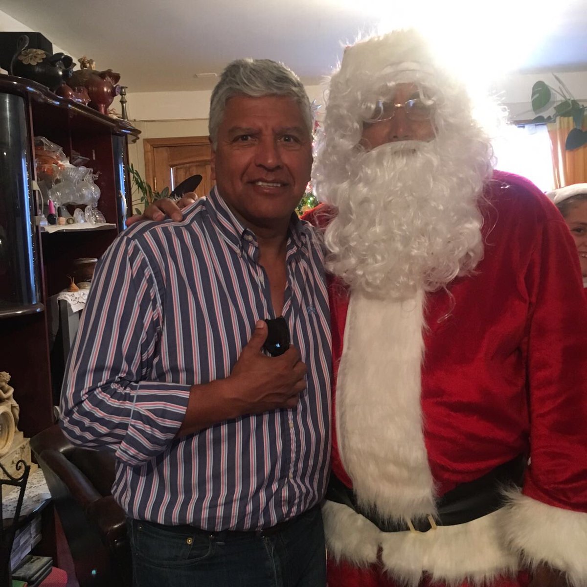 JorgeCastroValp's tweet photo. ¡Grande Jaimito por alegrar a los niños de Placilla en esta festividad 🎄! https://t.co/VDCRWz3ltm