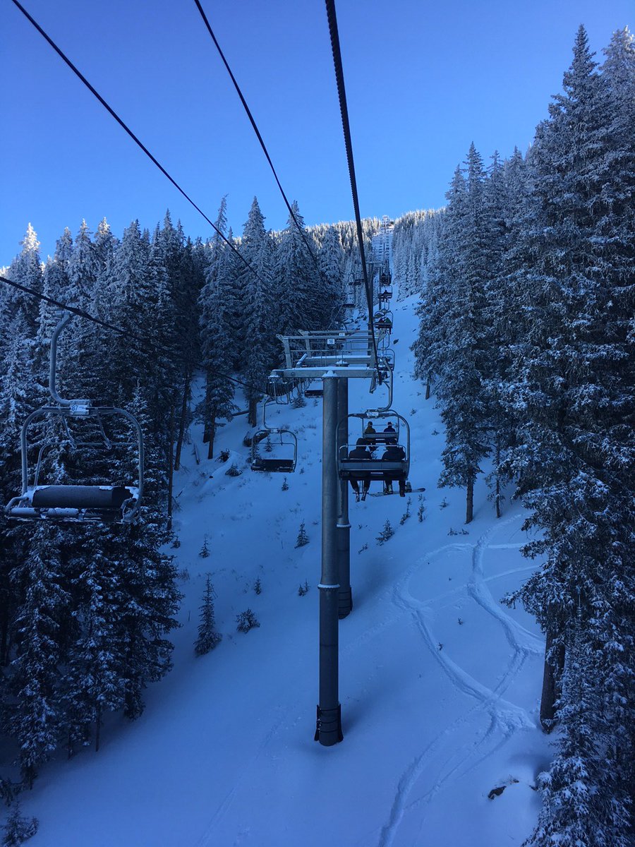 SkiLynxApp's tweet photo. View from the lift on this awesome powder eve! Happy holidays from Team SkiLynx! https://t.co/WwxxXVz32a