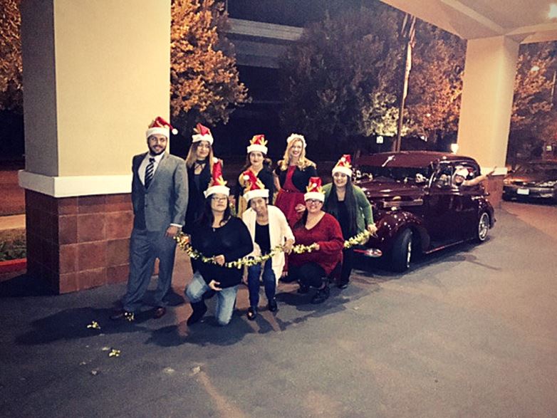 Ayres_Hotels's tweet photo. Ayres Hotel Redlands is sleigh-in it with a classic 1942 Chevy Max Deluxe! #SleighAllDay #AyresHotels #MerryChristmas https://t.co/3vtxp2Vsmu
