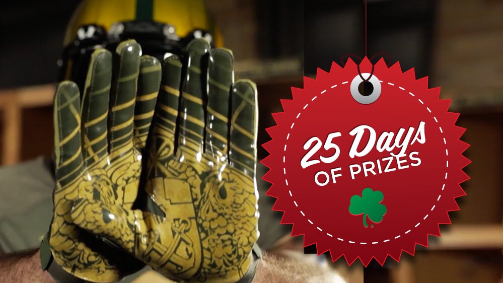 FightingIrish's tweet photo. ☘️ #ND25Days OF PRIZES:
@NDFootball Day

RETWEET FOR A CHANCE TO WIN

🏈 Shamrock Series Gloves https://t.co/UaxRivilRS