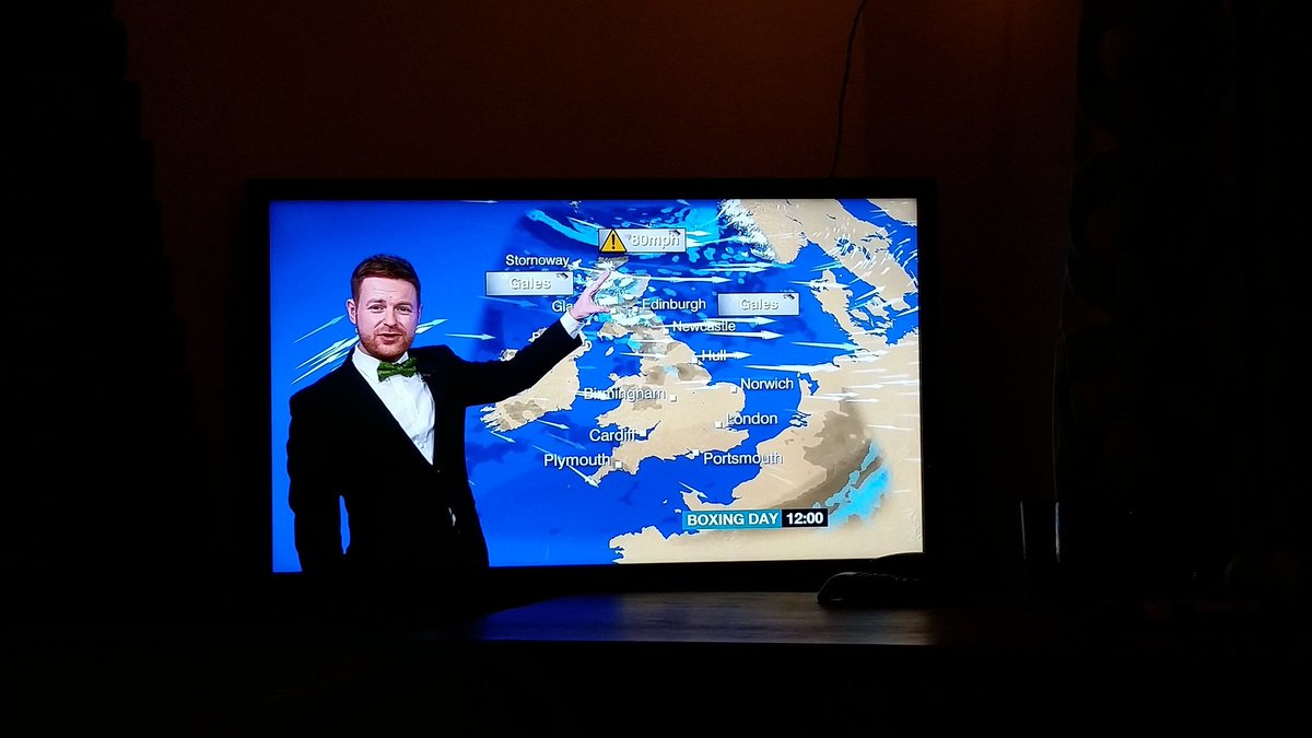 Wenna_Paz's tweet photo. Loving the dicky-bow @Schafernaker @bbcweather #festiveweather #merrychristmas https://t.co/PNVL0dBJdn
