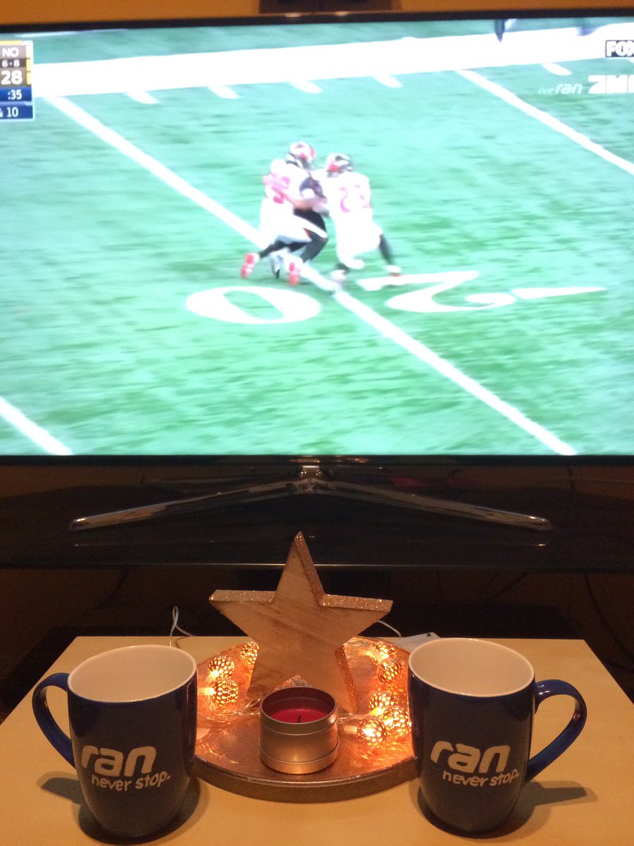 Die Tassen einfach mal selber machen und meinem Freund zu Weihnachten schenken #ranNFLsuechtig #prosiebenmaxx <a href="/Icke41/">Icke Dommisch</a> #ranNFL