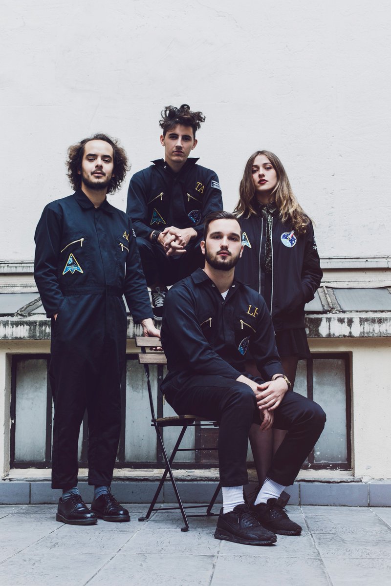 🌛🎄 vous souhaitant de douces fêtes de fin d'année pleines d'amour &amp; de lumière, hâte de vous retrouver🎄🌛 Mathilda, Augustin, Théo &amp; Léo -