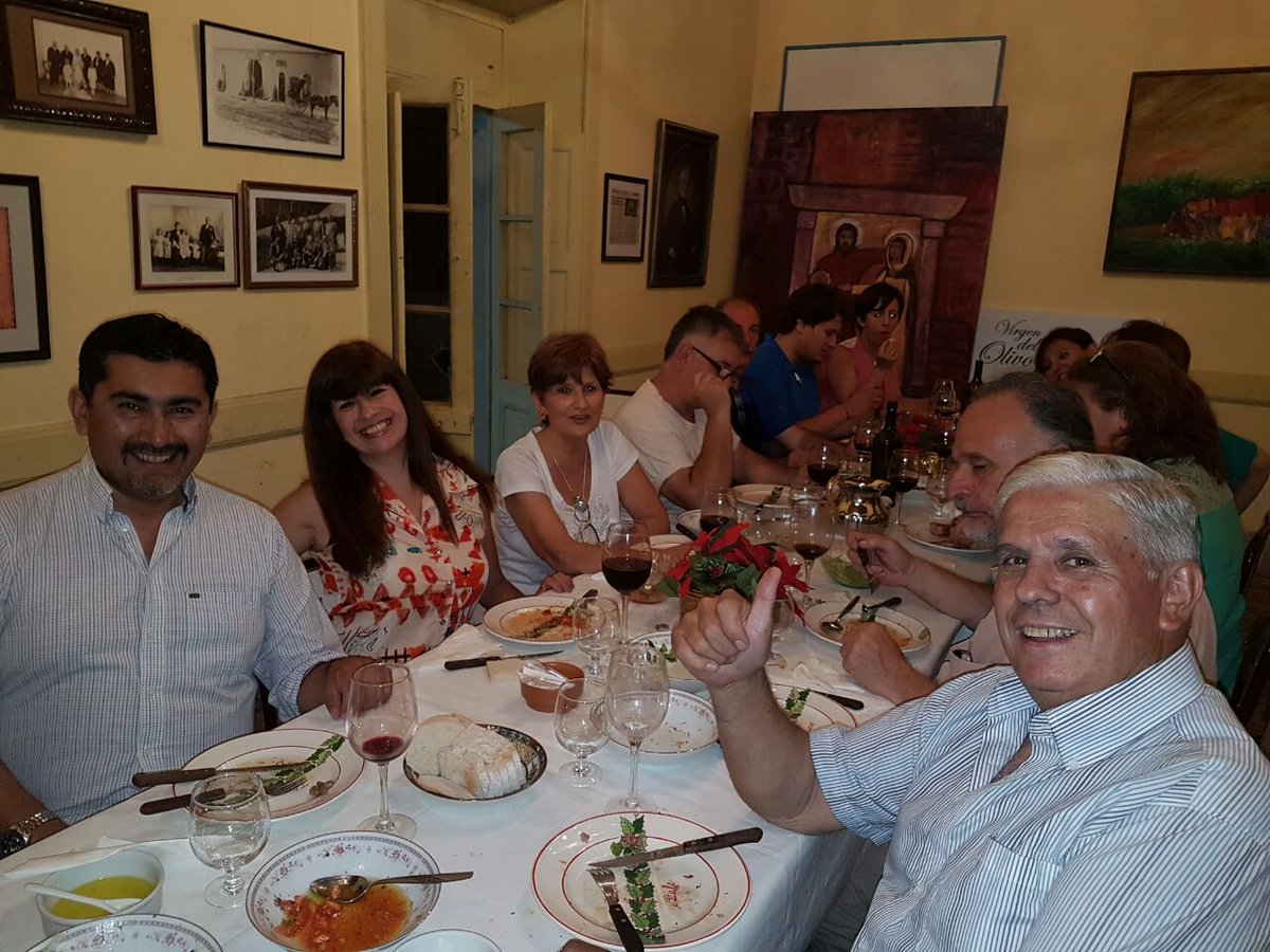 GarciaZuloaga's tweet photo. Nuestro mayor capital son nuestros verdaderos amigos. Brindo por mi fortuna, que son mis amigos @vino256 @Betiflu https://t.co/lV6ozGHw5k