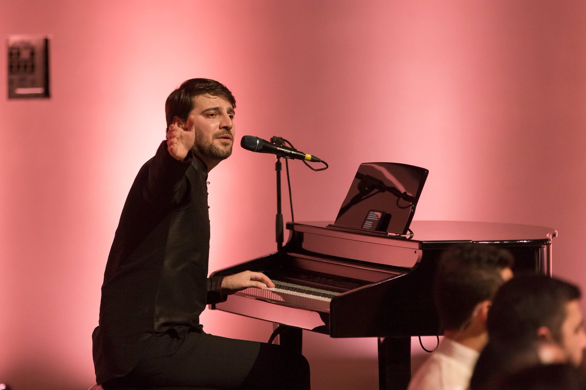 tarafdarsamiyu1's tweet photo. #samiyusuf #kuwait #syliveinkuwait2016 
#سامی_یوسف https://t.co/4okMkEriq9