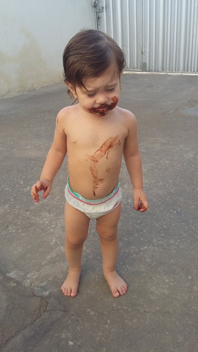 Anatuber2016's tweet photo. Eita sera que este chocolate tava bom Kkkkkk https://t.co/I0qetiQGgH