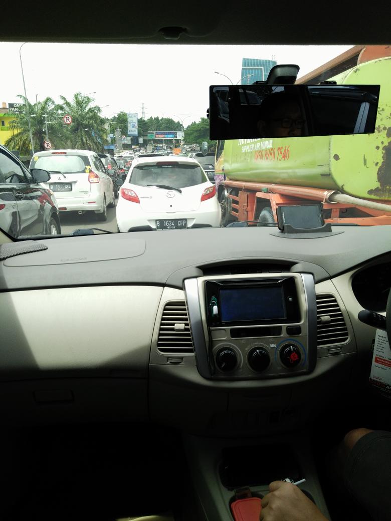 mikharno's tweet photo. @RadioElshinta macet daerah kebon nanas,tangsel menuju gerbang tol,padat sekali https://t.co/NinXpwFvZj