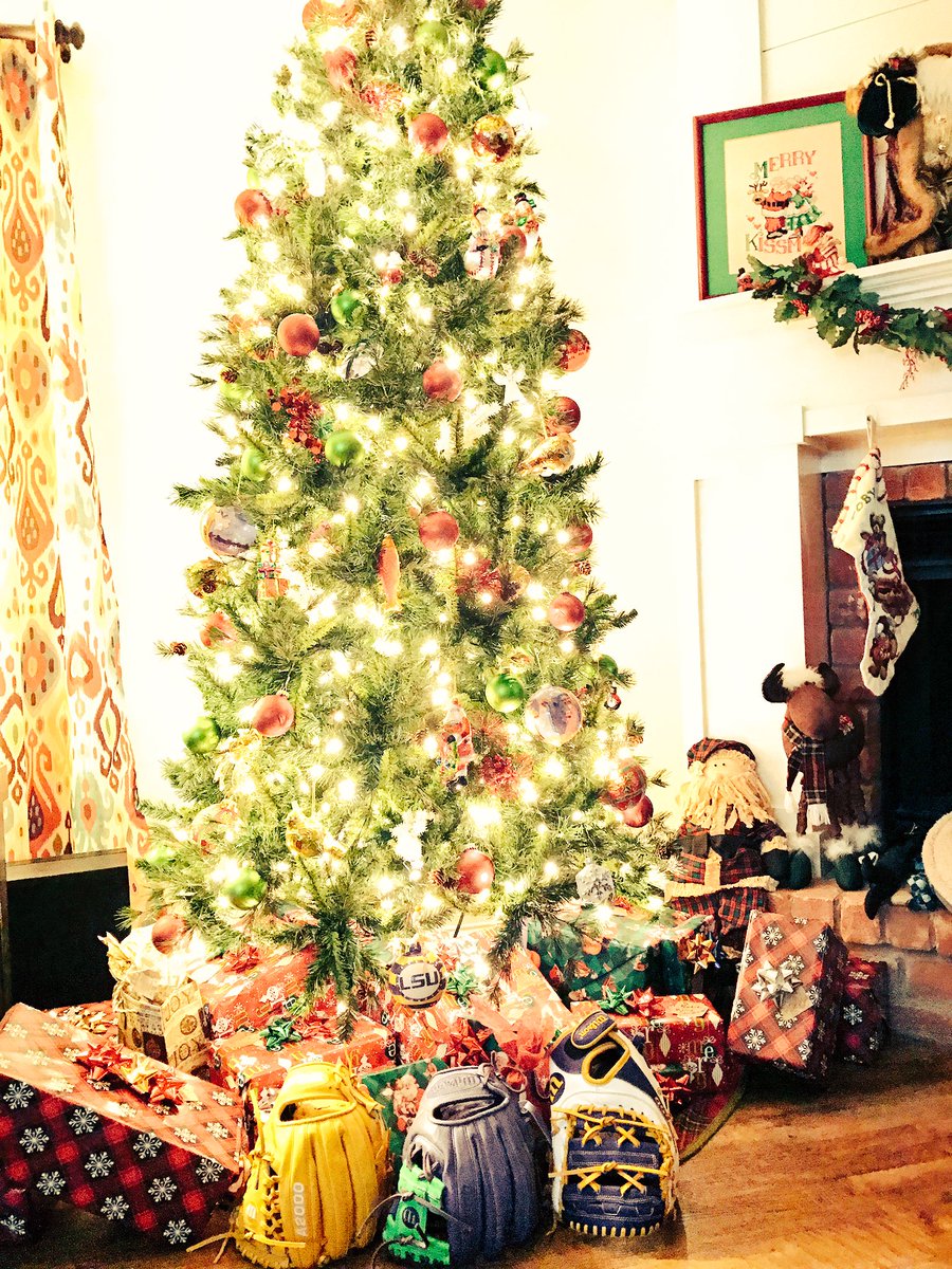 LLefty18's tweet photo. Santa came early to our house and he delivered beautiful @wilsonballglove. What's under your tree?  #Made4LSU #AllGold #GeauxTigers https://t.co/uYSv0sUw7Z