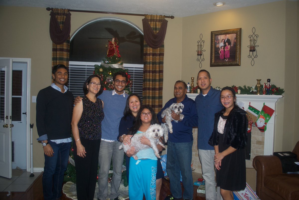 themafernando's tweet photo. 🎊🎄So grateful we were able to spend a lovely evening enjoying the company of our amazing neighbors 🎄🎊 https://t.co/AXtZGvbu3a