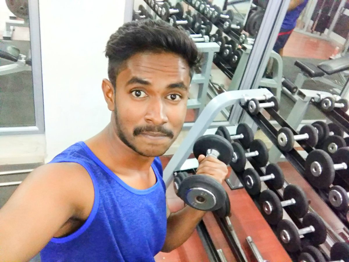 sunnysarsar1215's tweet photo. GYM time #liteworkout start with small #dumbbells π©πͺ https://t.co/xyHnnuOvNY
